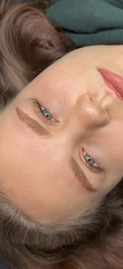 Zdjęcie główne zabiegu Henna pudrowa + Regulacja